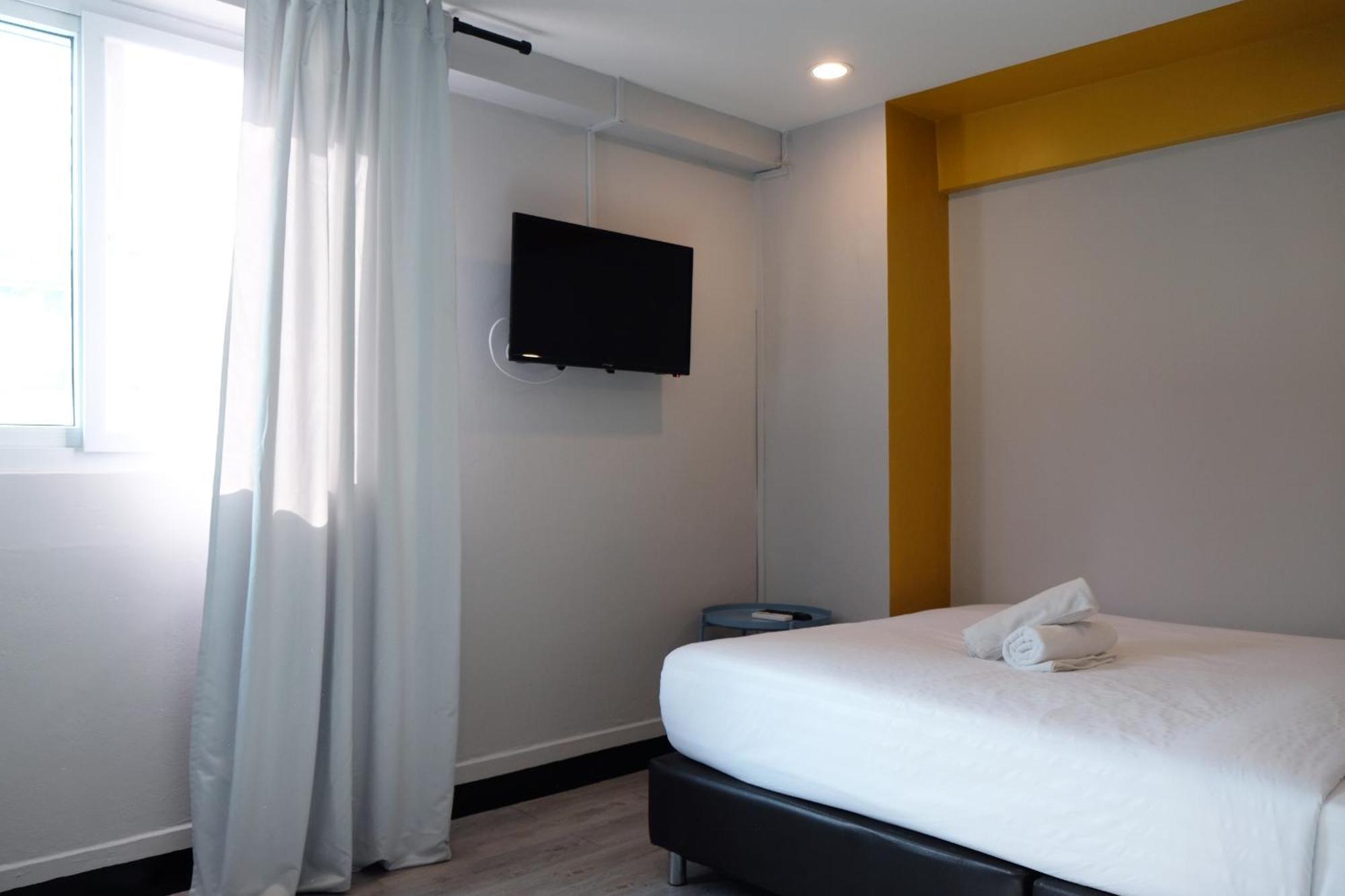 Sleep With Me Bangkok - Bts Phra Khanong Room photo